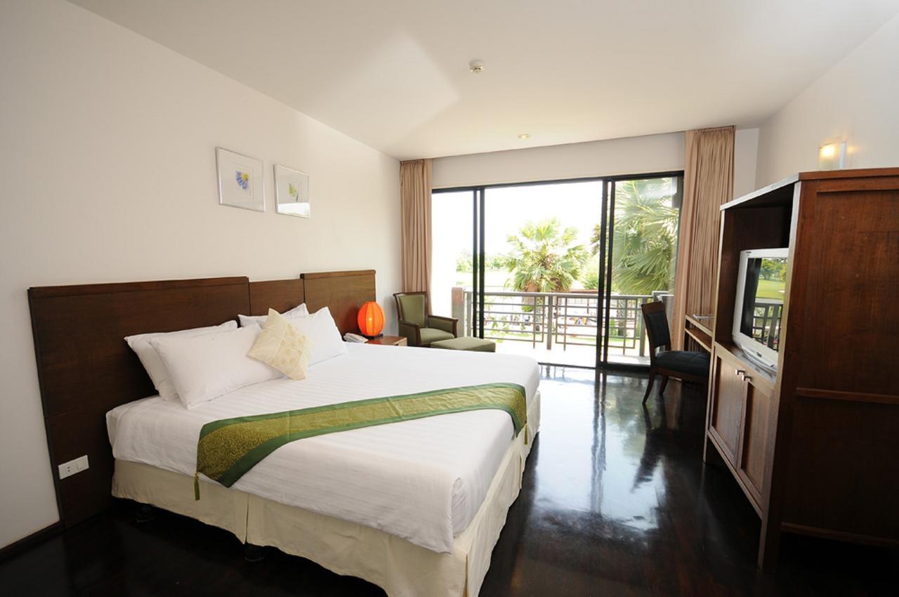 Hostal Suwan Golf & Country Club Nakhon Chai Si Exterior foto