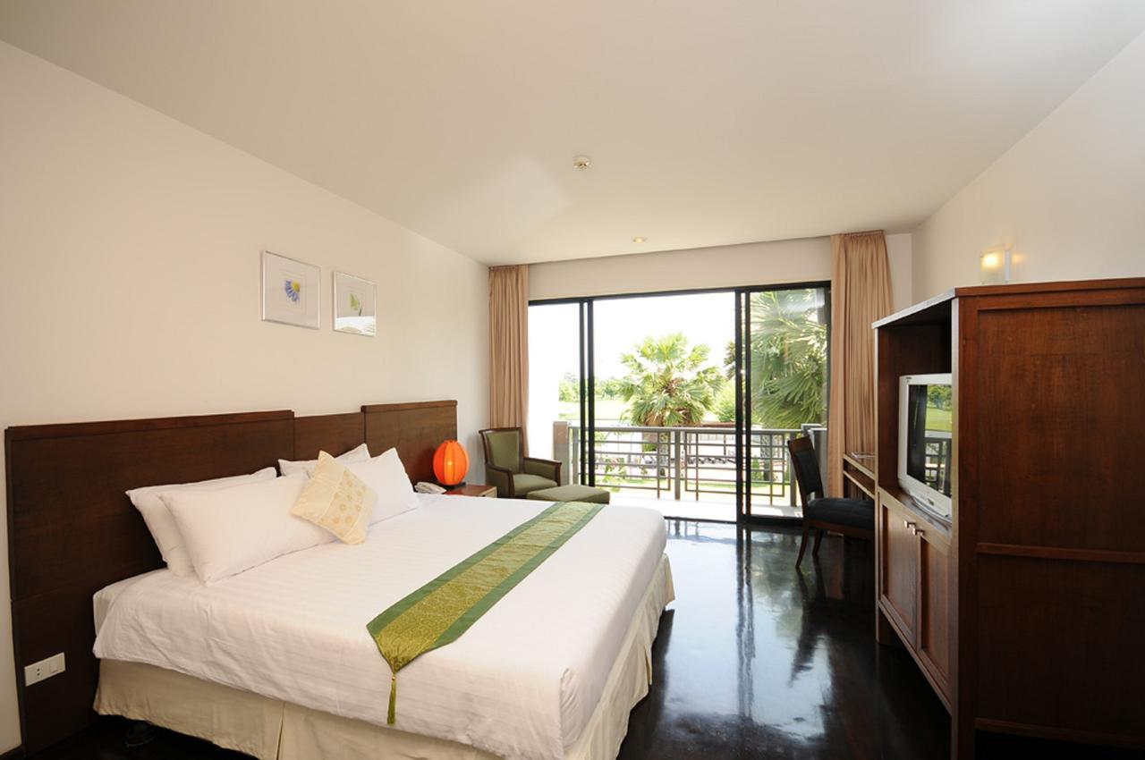 Hostal Suwan Golf & Country Club Nakhon Chai Si Exterior foto
