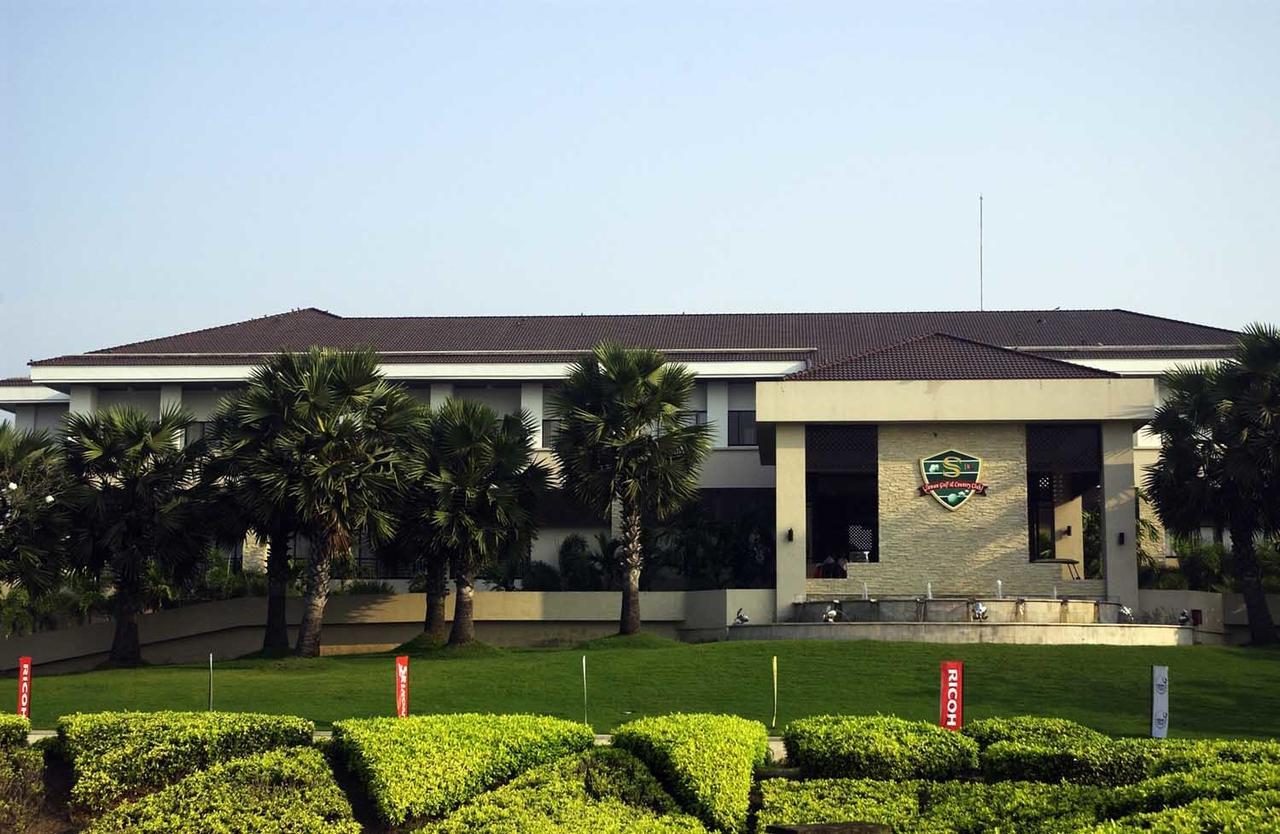 Hostal Suwan Golf & Country Club Nakhon Chai Si Exterior foto